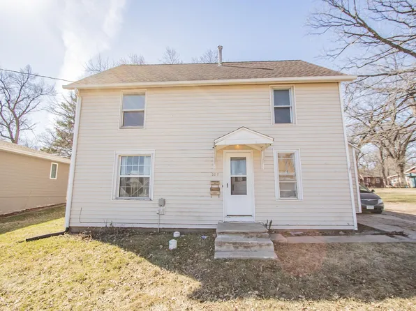 207 18th St, Spirit Lake, IA 51360