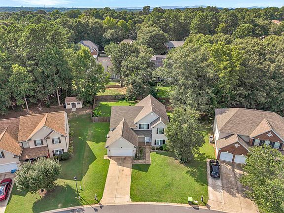 3rd image of 618 Chadwyck Dr