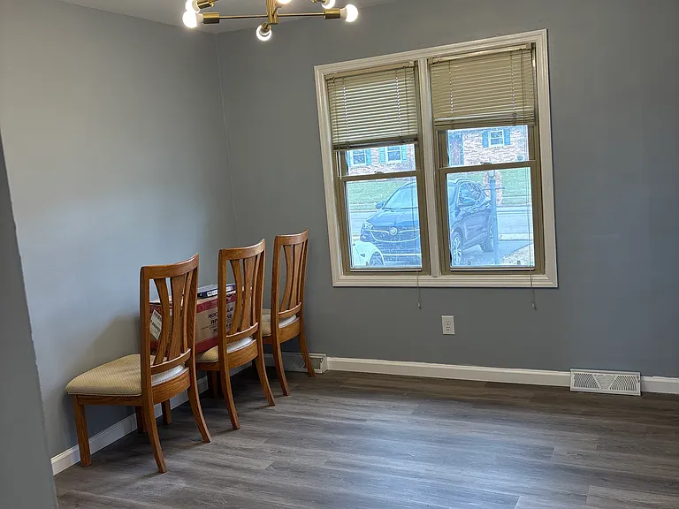 Beresford Dr — Photo 13