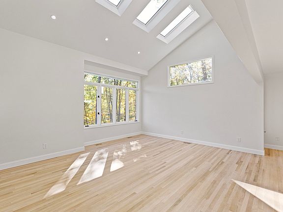 4th image of 39 Grover Rd