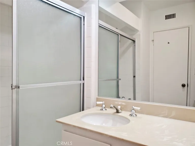 5345 White Oak Ave #G — Photo 18