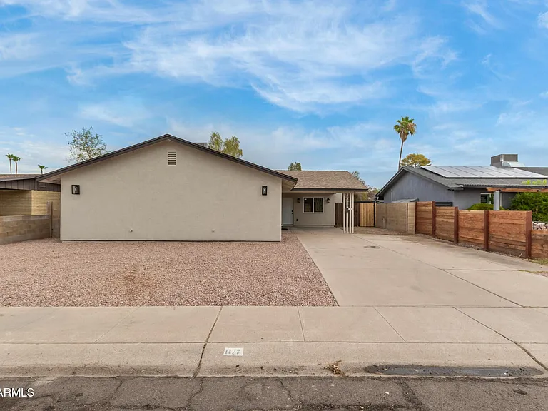 1628 E Del Rio Dr — Photo 1