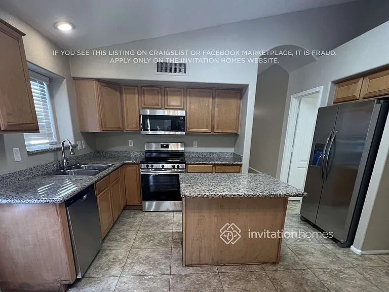 15966 W Latham St — Photo 4