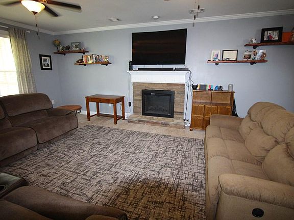 4th image of 221 Seaton Ave