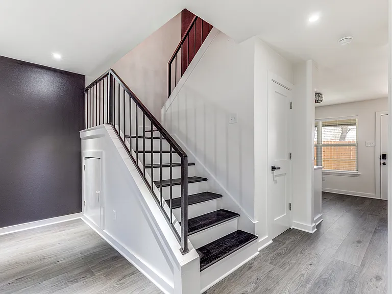 2228 Colony Ct — Photo 4