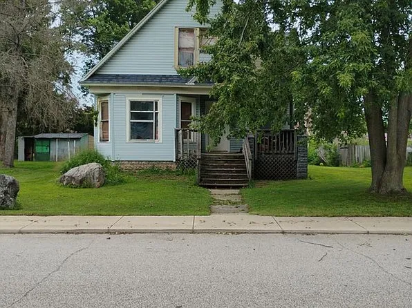 306 E Main St, Medaryville, IN 47957