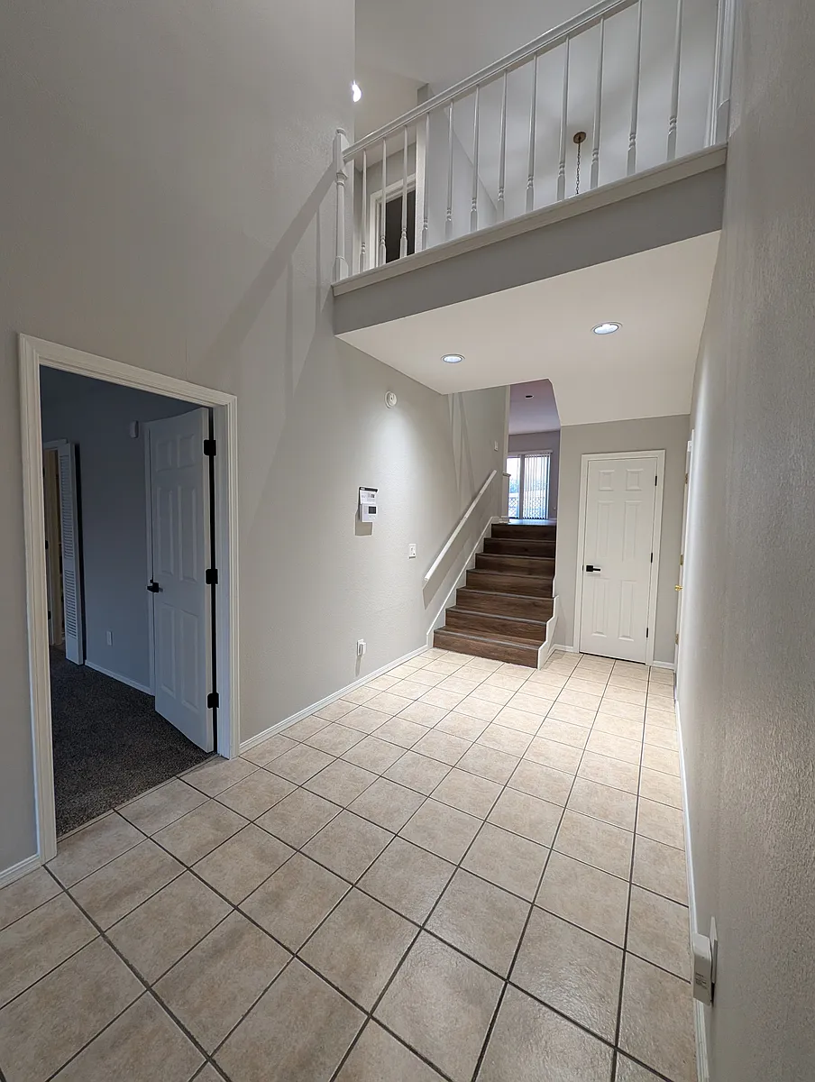 Entryway - 2812 E 81st Pl S