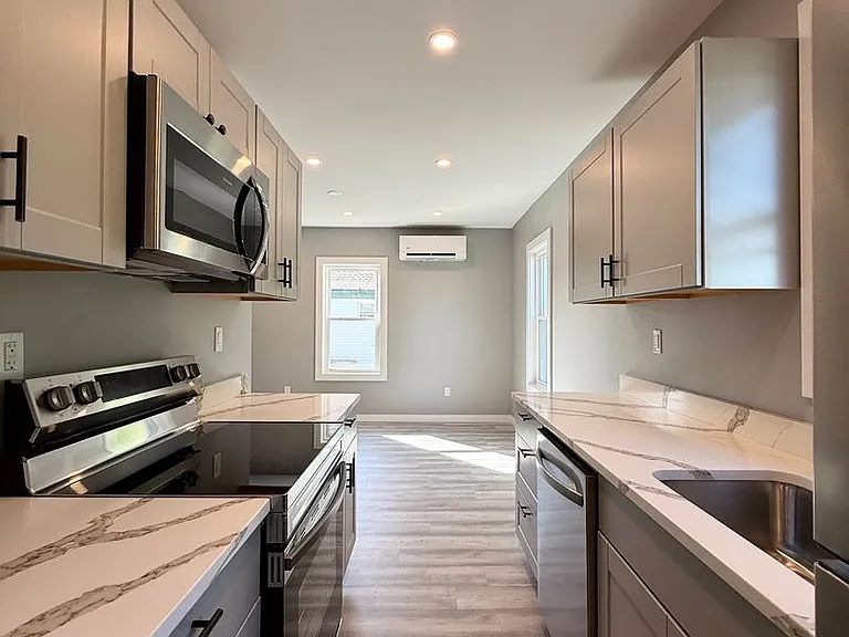 176 Smith Ave — Photo 16