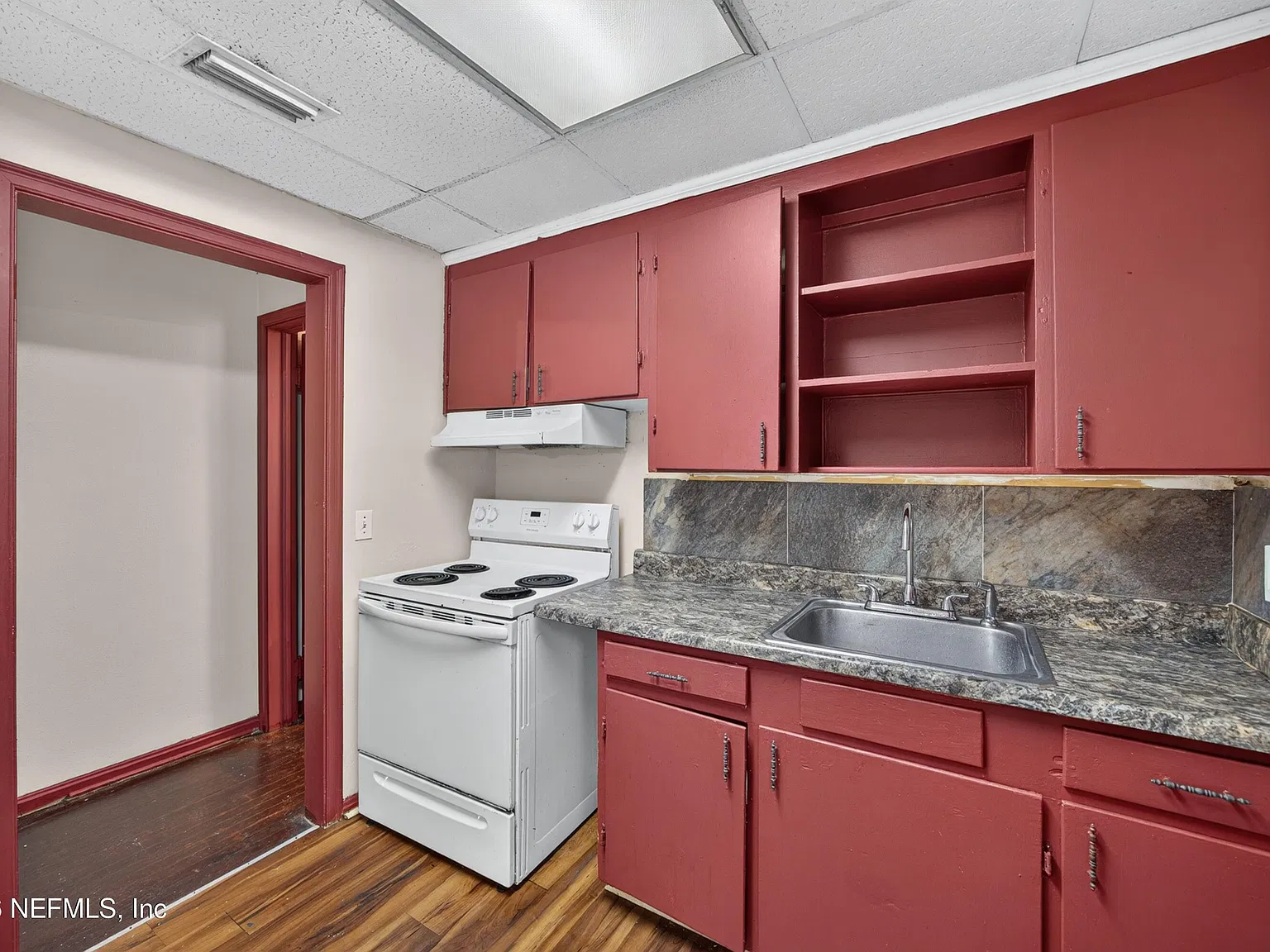 3 bed, 1.0 bath, 1018 sqft, $1,495 — Photo 2