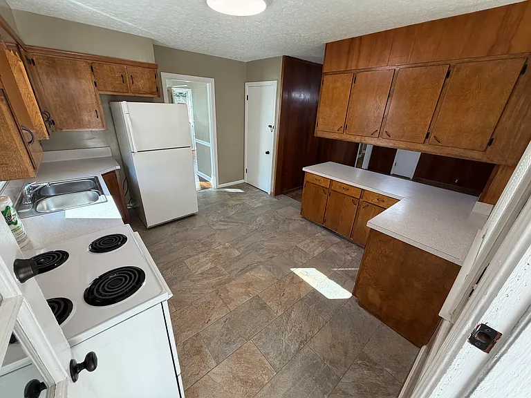 8508 Perry Rd — Photo 9