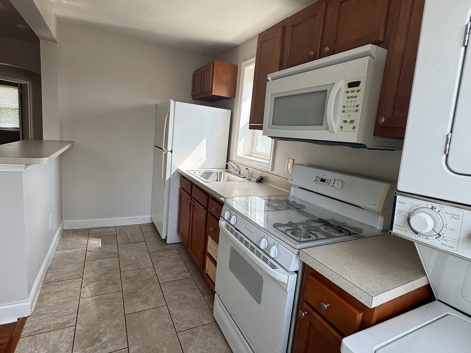 2 bed, 1100 sqft, $1,225 — Photo 1