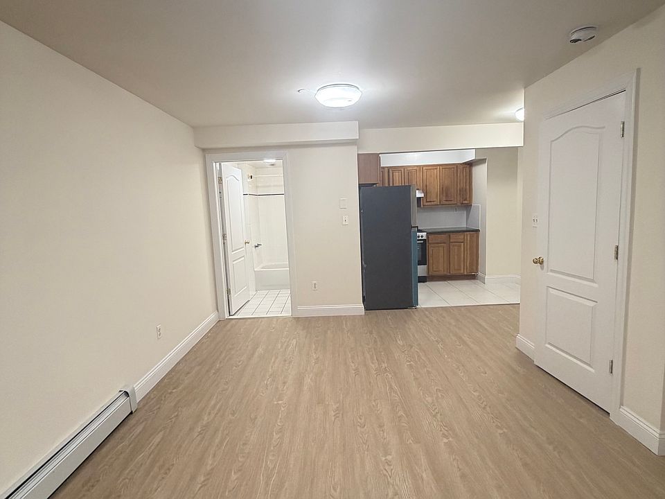 2nd image of 14135 Pershing Cres APT 1