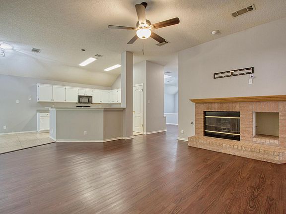 5th image of 306 Marigold Ln