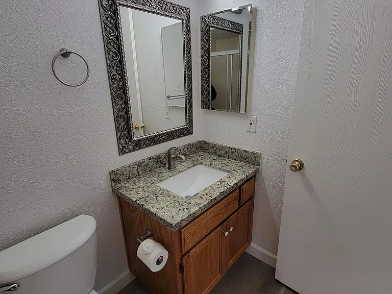 2512 Larkspur Ln — Photo 2