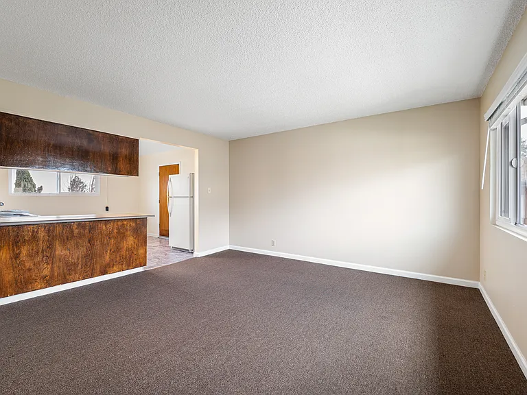 2440 25th Ave — Photo 7