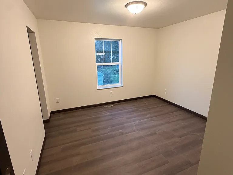 2421 Iowa St — Photo 8
