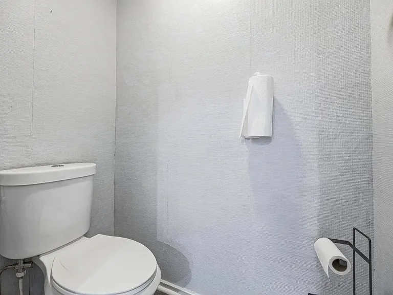 8575 Torwoodlee Ct — Photo 30