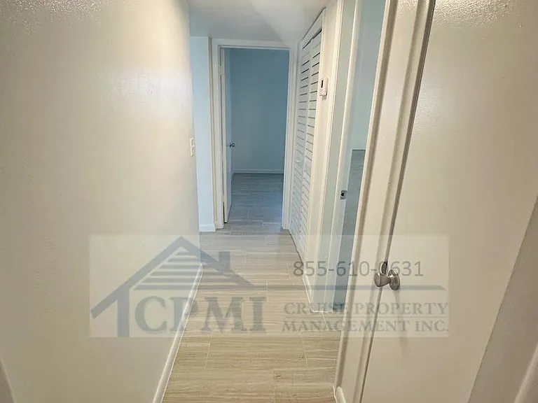 Ocean House - 360 Fiesta Ave Jupiter, FL 33469 — Photo 8