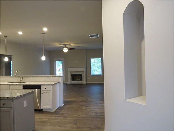 4th image of 195 Highwood Dr