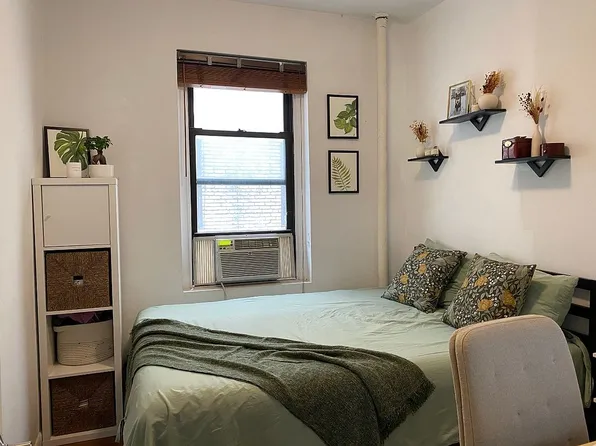 21-27 33rd St #3G, Astoria, NY 11105