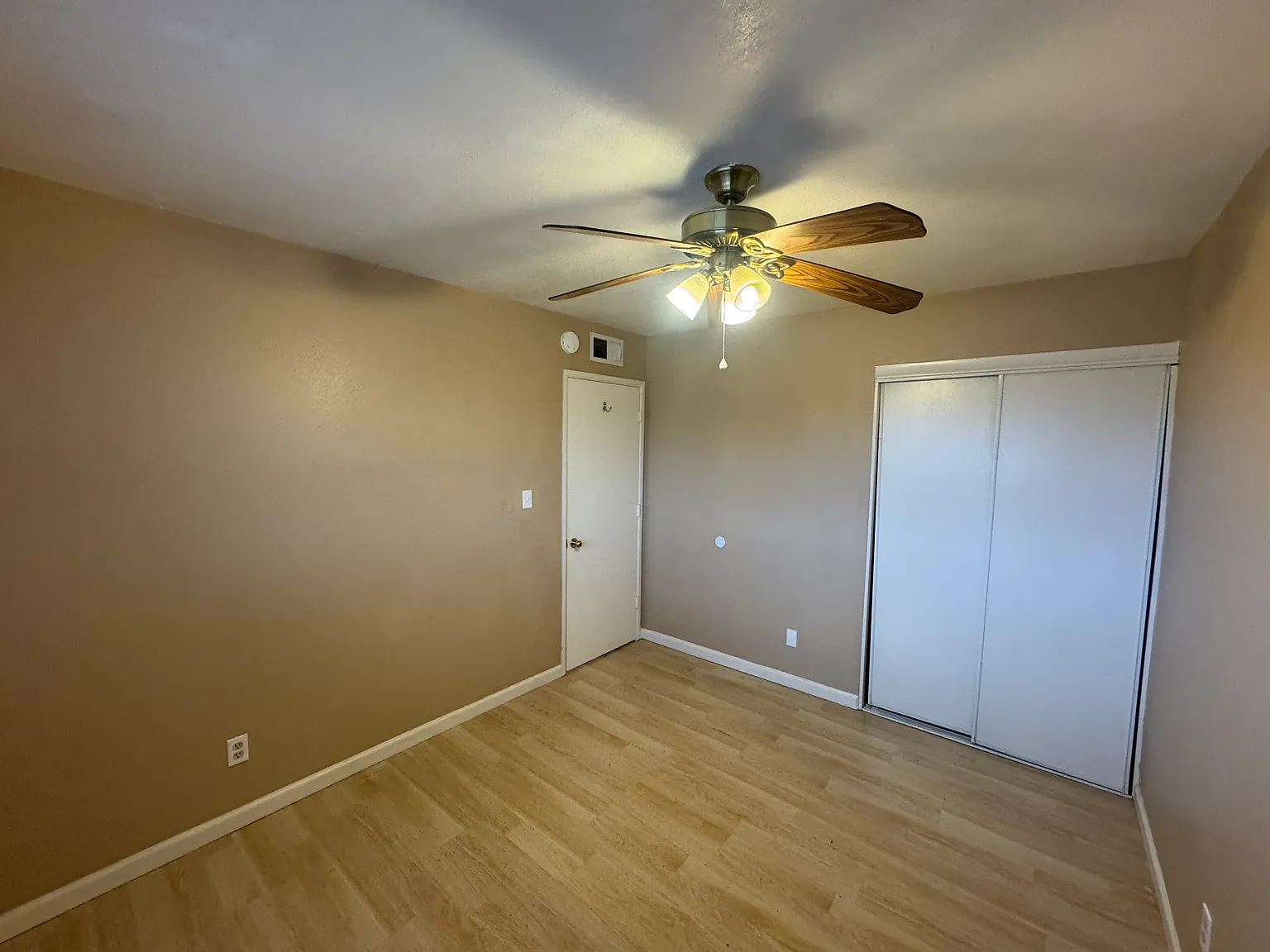2 bed, 900 sqft, $1,250 — Photo 2
