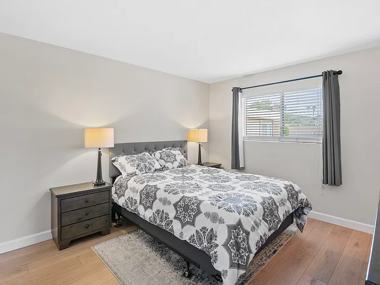 Meadowlark Apartments — Photo 6