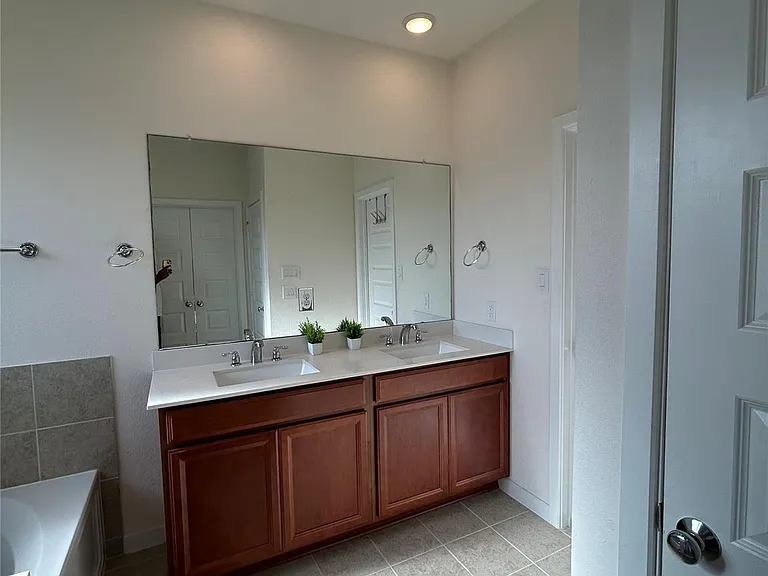 7822 Wyndham Harbor Ct — Photo 19