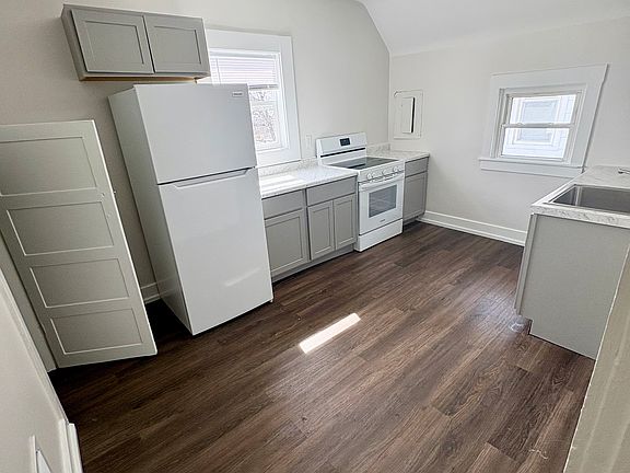2nd image of 425 W Lawrence St #2