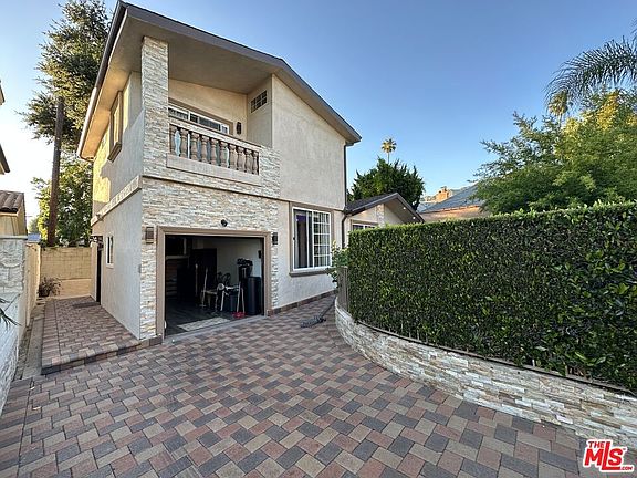 4th image of 933 E Valencia Ave