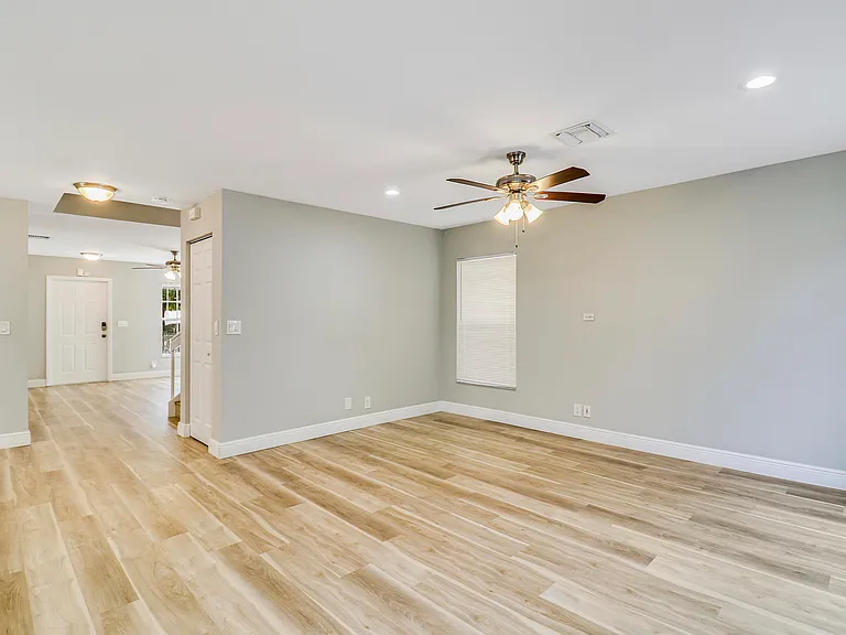 4881 McGill St — Photo 9