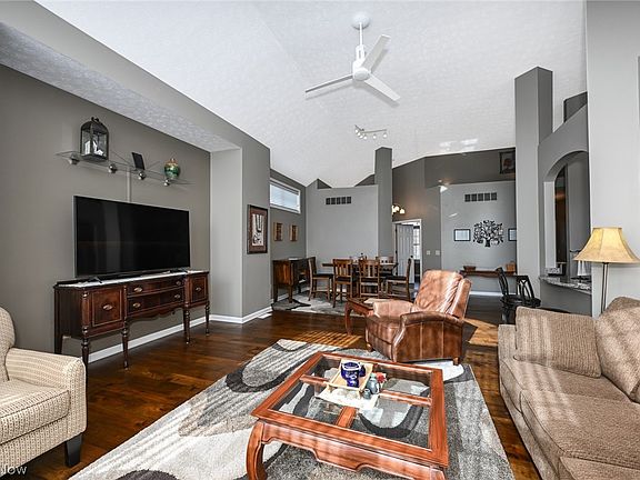 4th image of 4090 Watercourse Dr