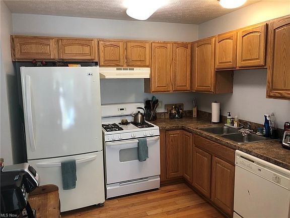 3rd image of 582 Birch Hill Dr