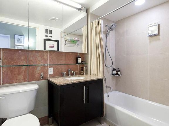 4th image of 555 W 23rd St APT S15h