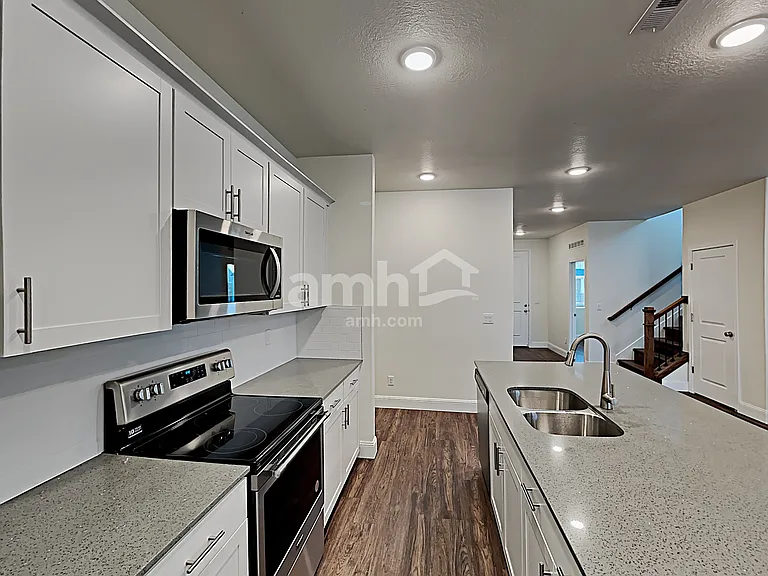 2682 W 3400 S — Photo 3