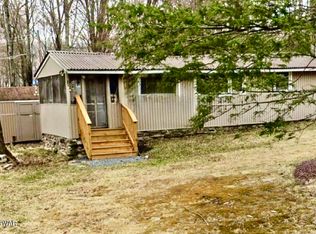 136 Bartleson Rd, Greentown, PA 18426