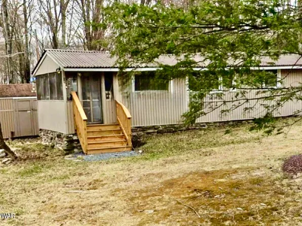 136 Bartleson Rd, Greentown, PA 18426