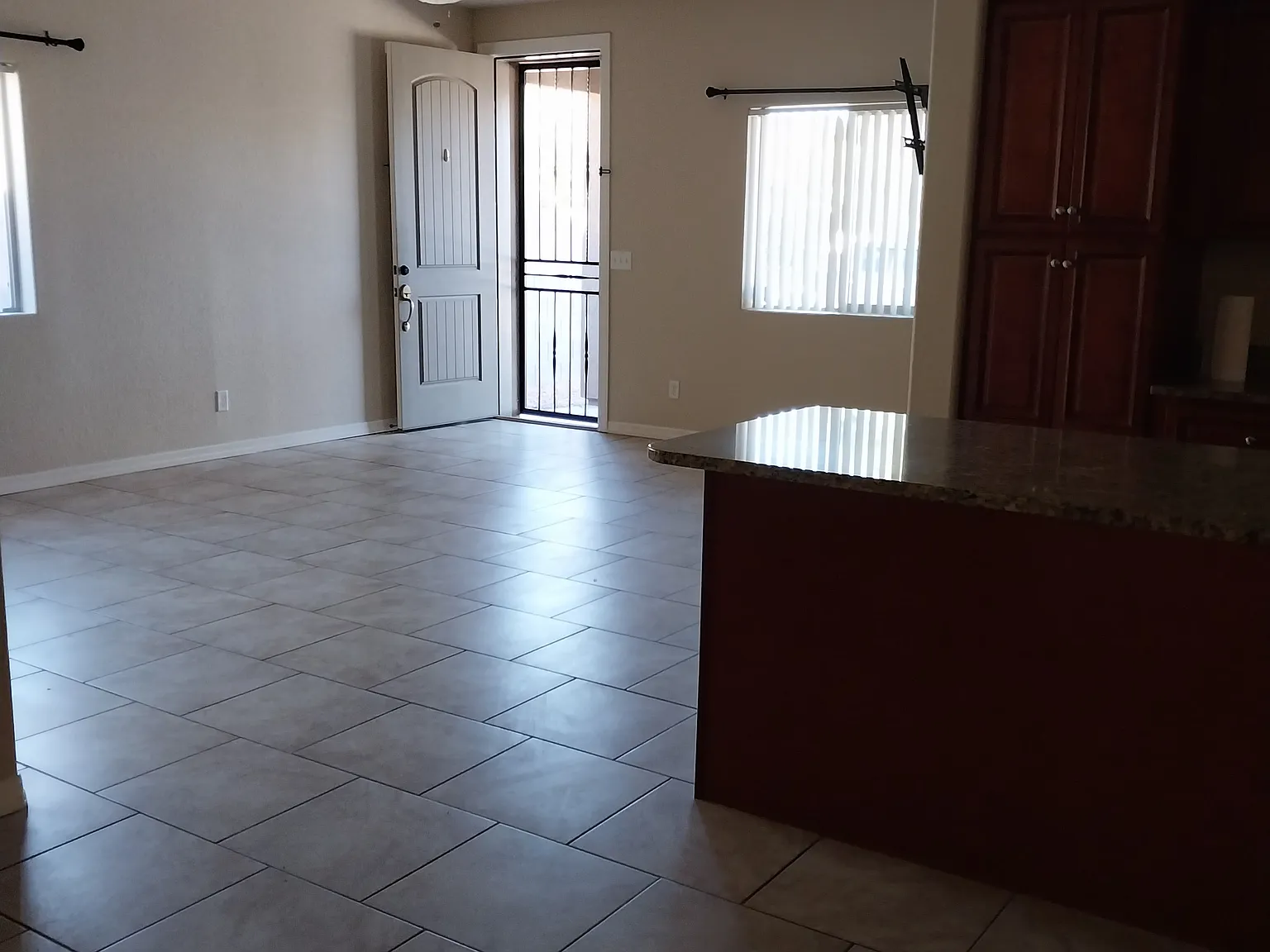 3 bed, 1272 sqft, $1,500 — Photo 3