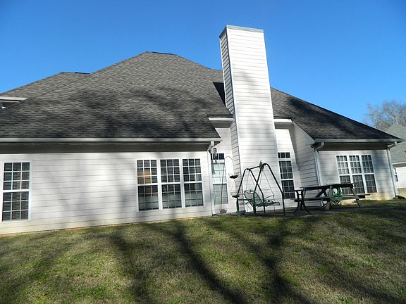 3rd image of 2574 Oakridge Dr SW