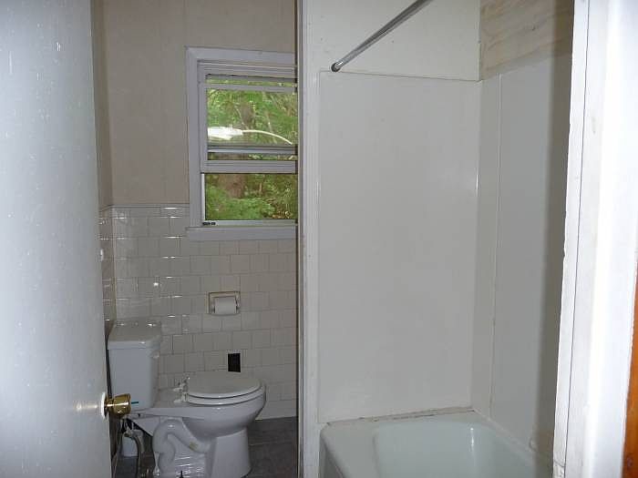 2nd image of 20 Larchmont Ave