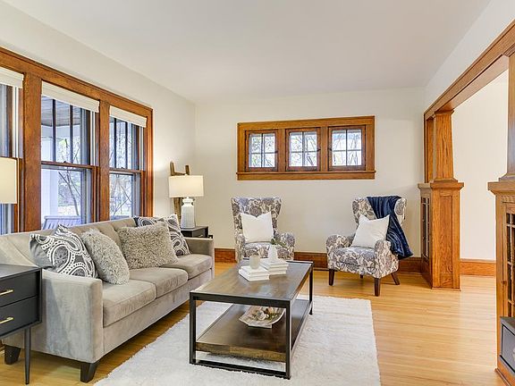 3rd image of 933 Lombard Ave