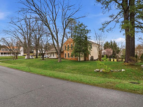 3rd image of 15501 Peach Leaf Ln