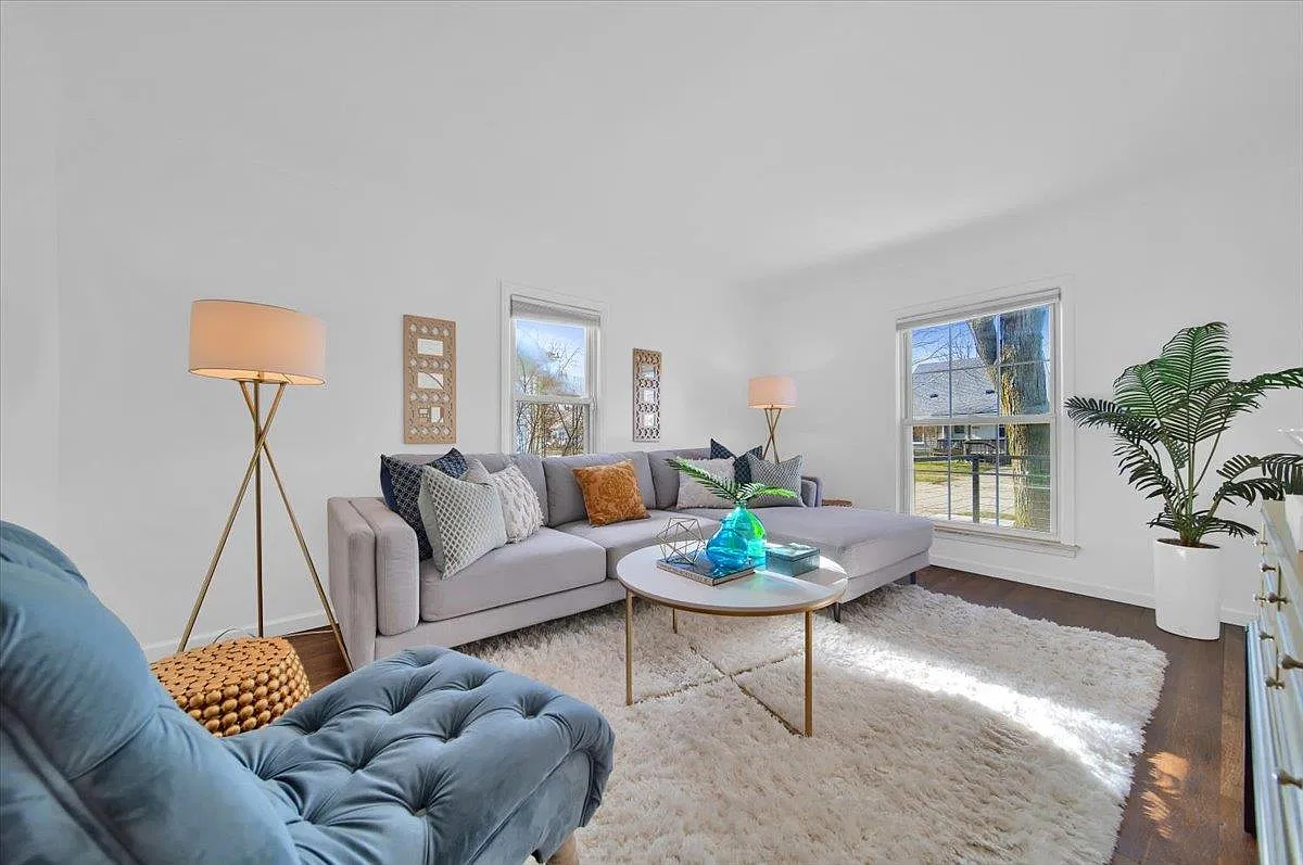 4 bed, 2.5 bath, 1400 sqft, $2,800 — Photo 3