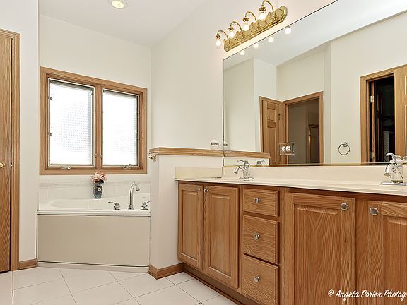 4th image of 955 Heather Glen Ct