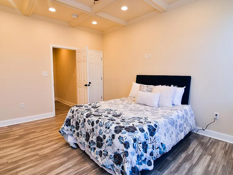 2722 Parkwood Ave — Photo 32