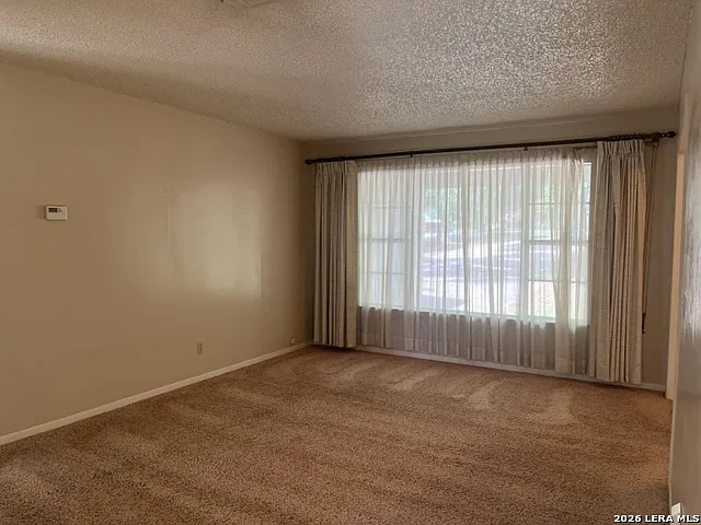 3 bed, 2.0 bath, 1332 sqft, $1,525 — Photo 3