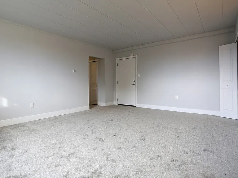 Leverington Court Apartments — Photo 12