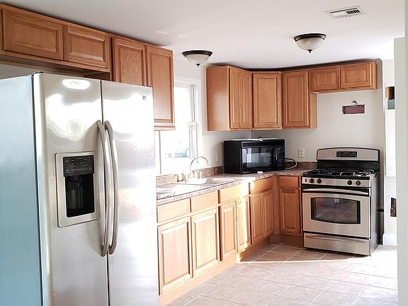 4th image of 733 Montauk Dr