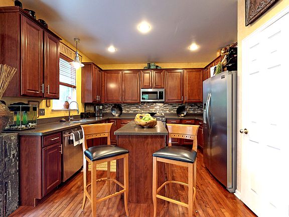 5th image of 2802 Hidden Valley Ct