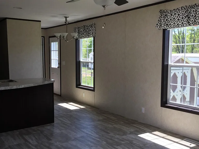 Hillcrest Crossing — Photo 32