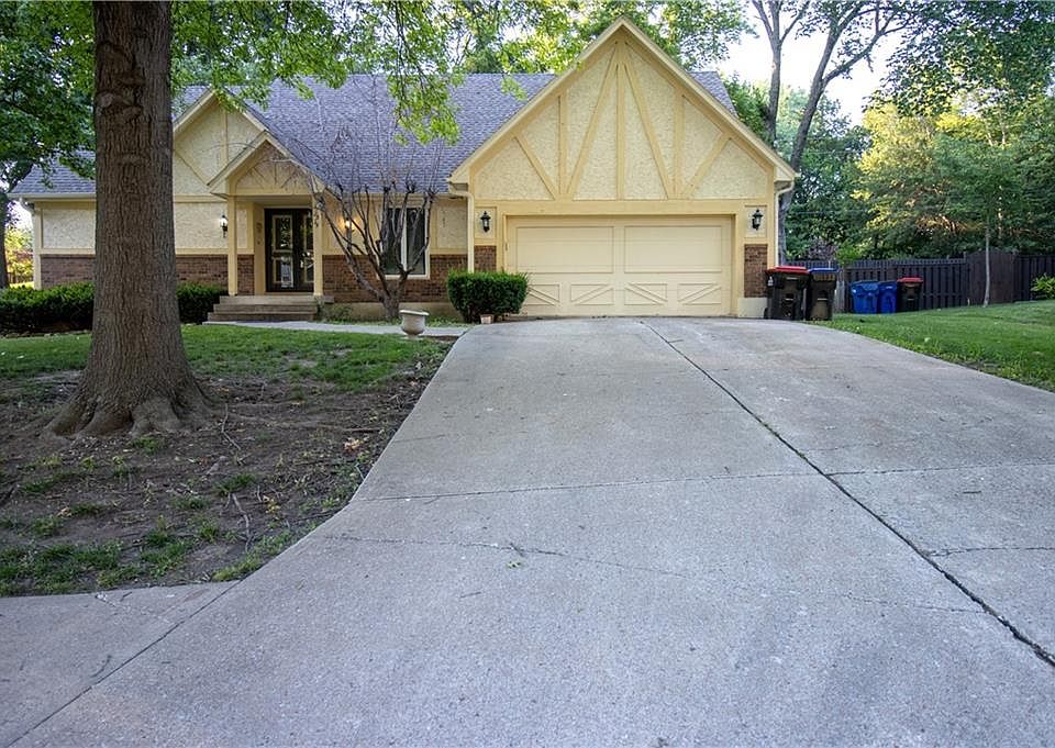 1st image of 1515 NW Weatherstone Ln